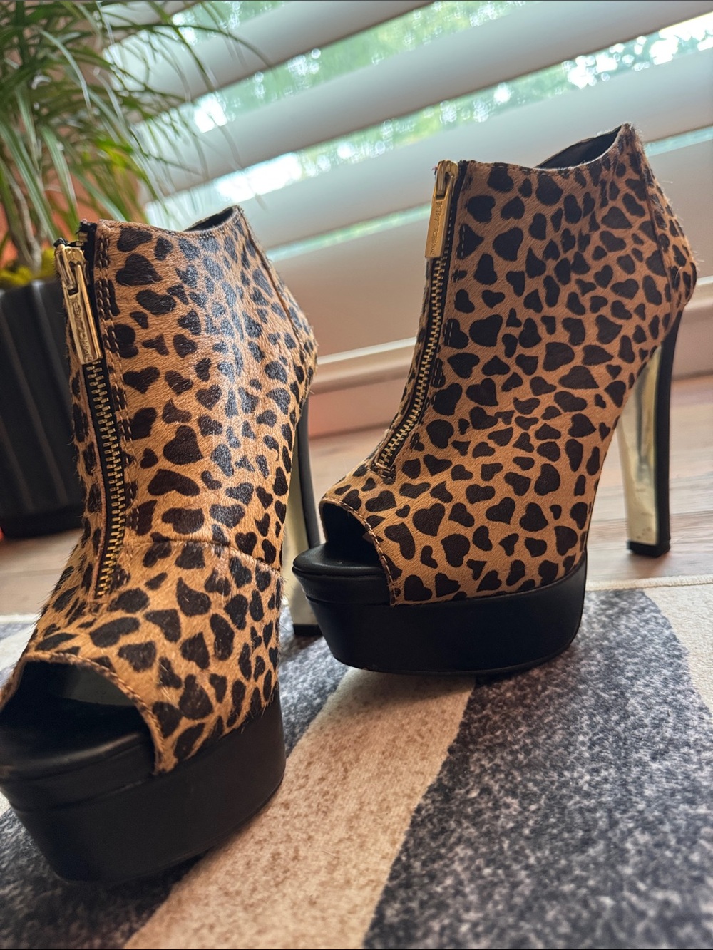 SZ 7 Betsey Johnson Leopard Print Peep-Toe Platform Booties